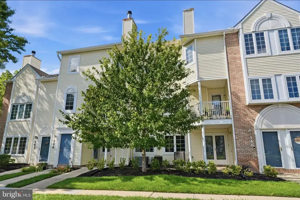 146 Naomi Ct, LEVITTOWN