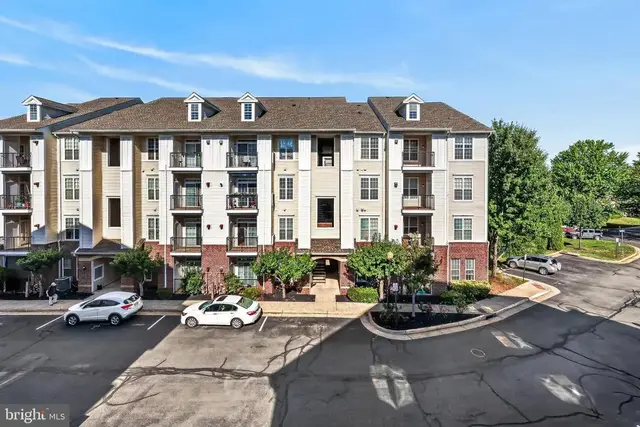 21191 Mcfadden Sq #305, Sterling