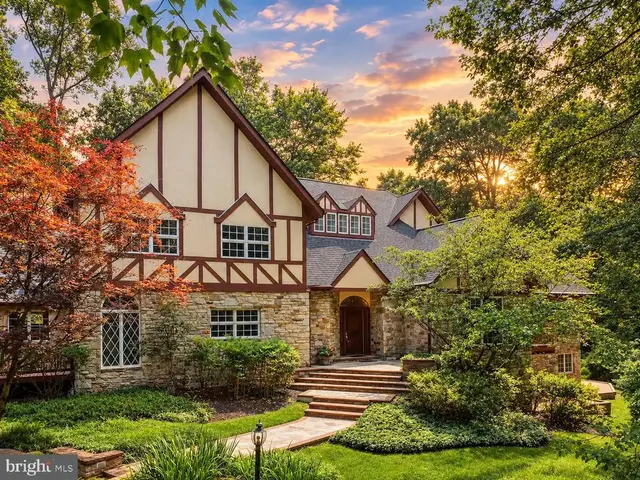 2 Roland Ct, Towson