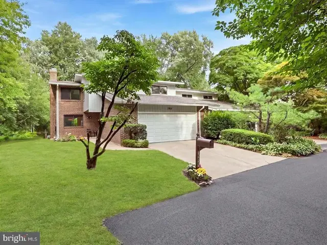 7211 Vistas Ln, Mclean