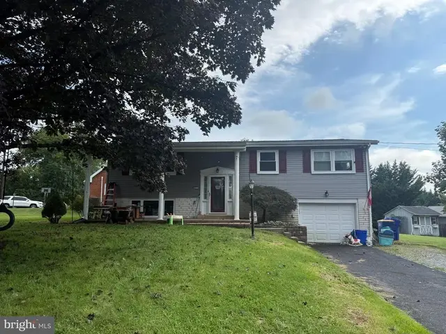 817 Charles Ave, Mechanicsburg