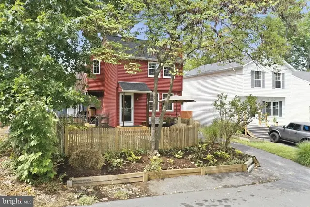 1816 Glenarm Rd, Edgewater