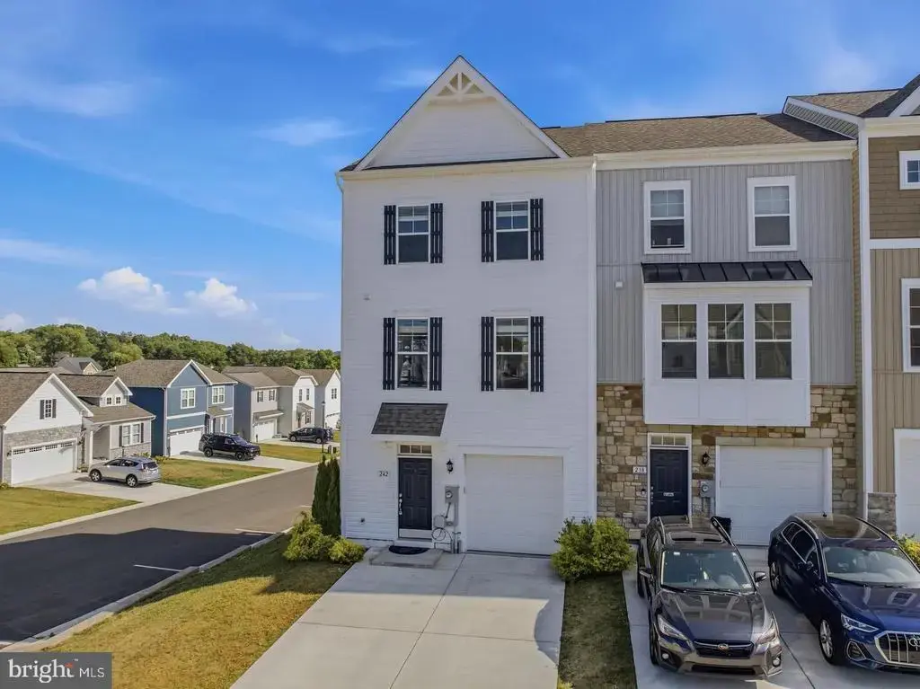 242 Charterhouse St, FALLING WATERS