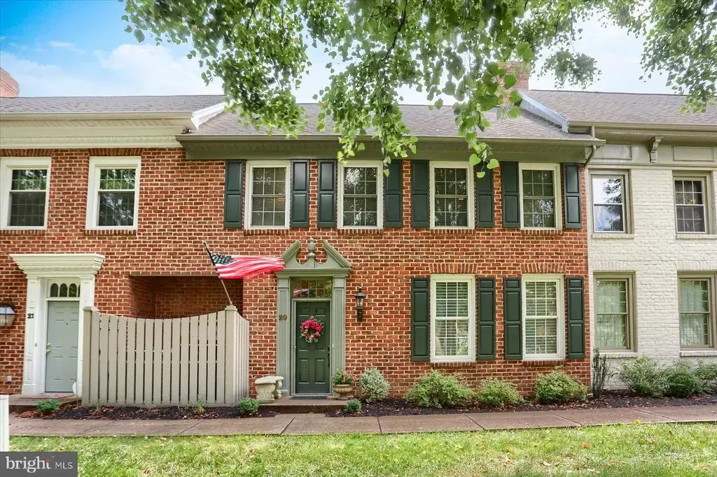 20 Kensington Sq, MECHANICSBURG