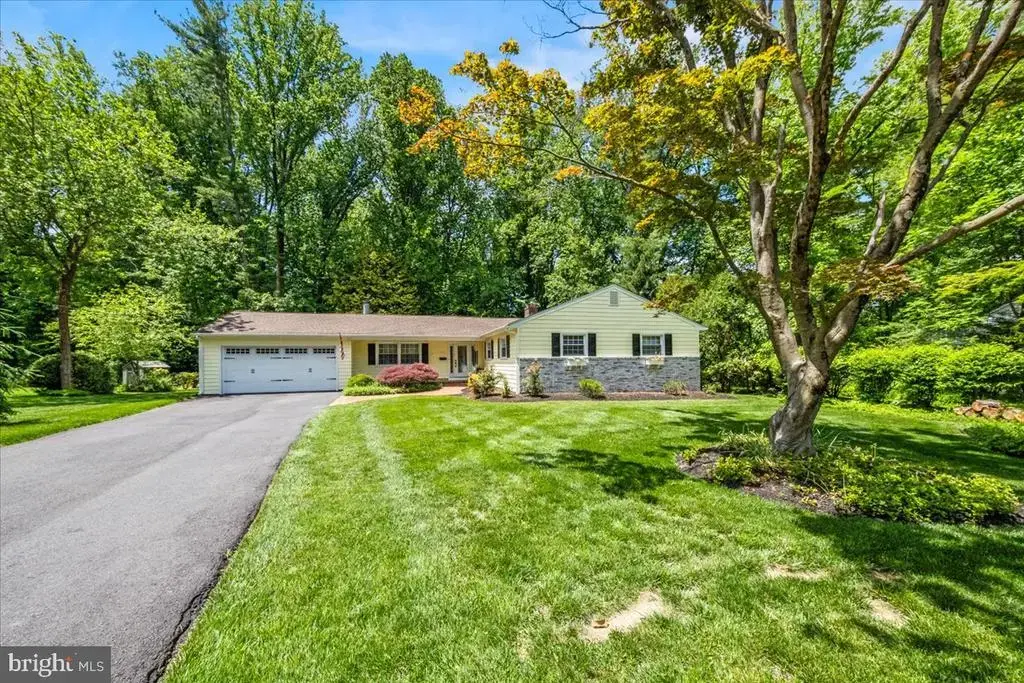 40 Pineknoll Dr, LAWRENCE TOWNSHIP