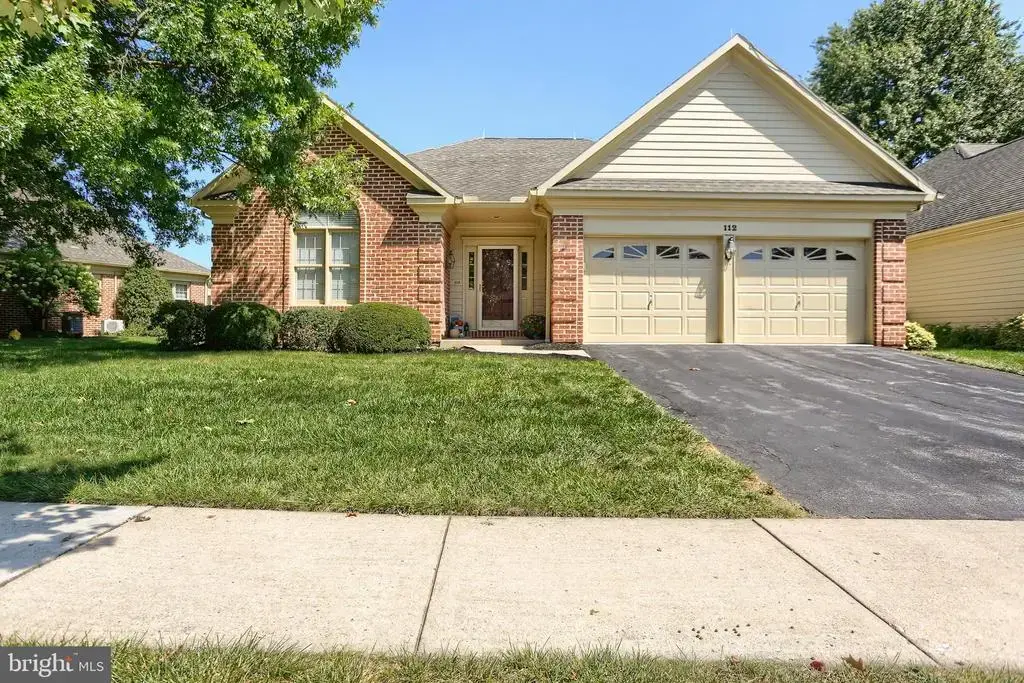 112 Almond Dr, HERSHEY