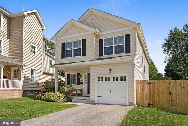 887 Penn St, Bryn Mawr