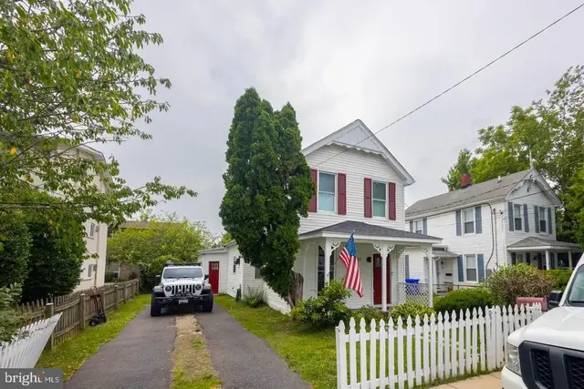 37 4th St, Laurel