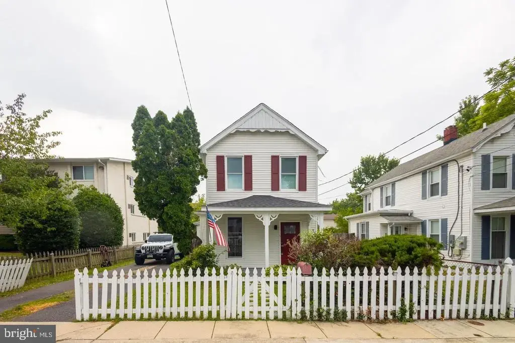 37 4th St, LAUREL