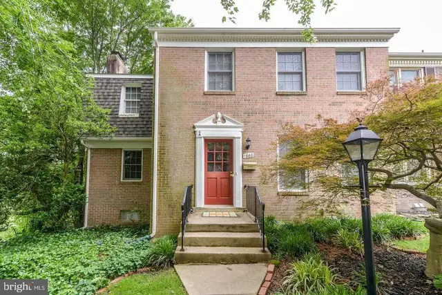 1860 Golf View Ct, Reston