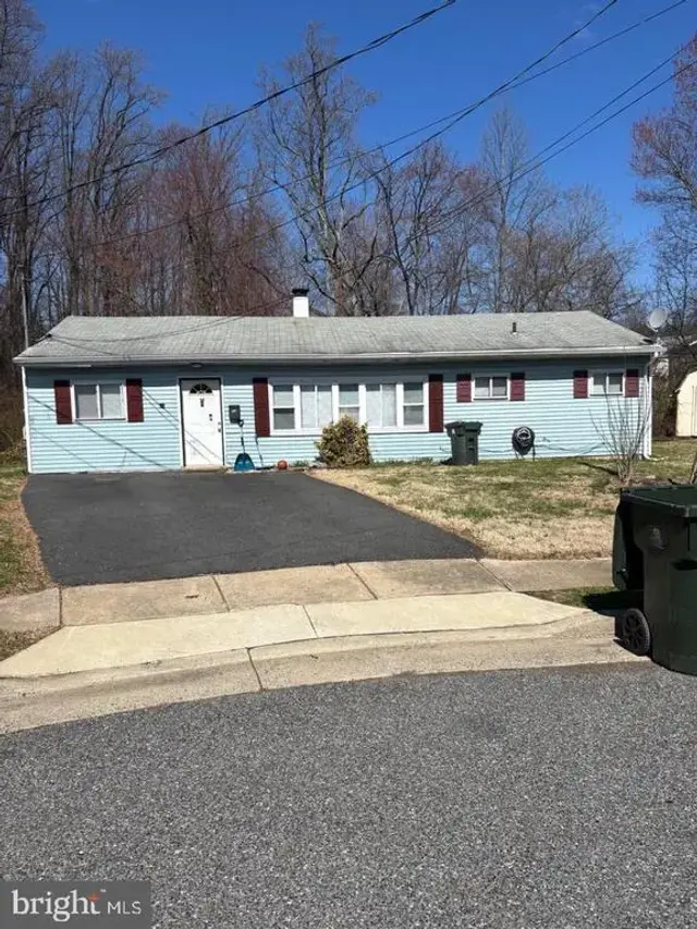 67 Kennard Dr, Newark
