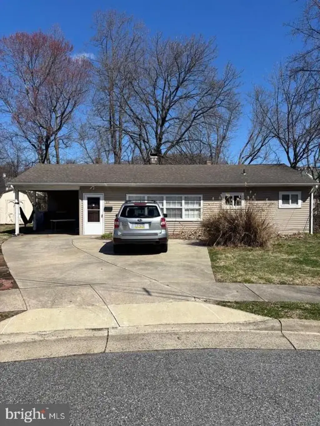 69 Kennard Dr, NEWARK