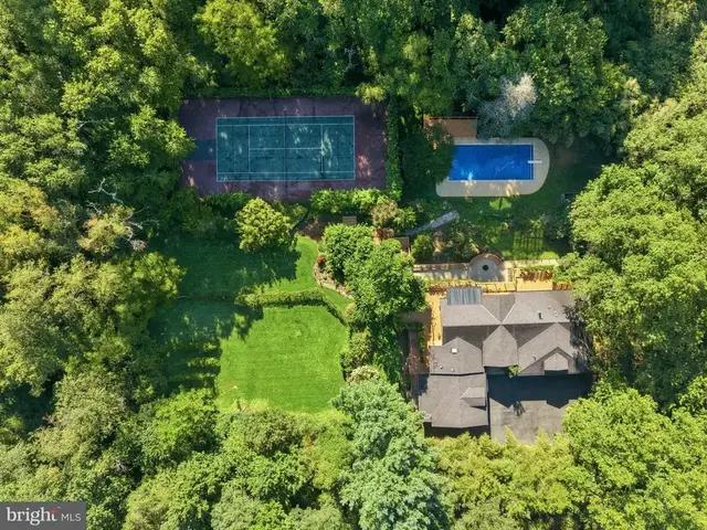 21151 Woodfield Rd, Laytonsville
