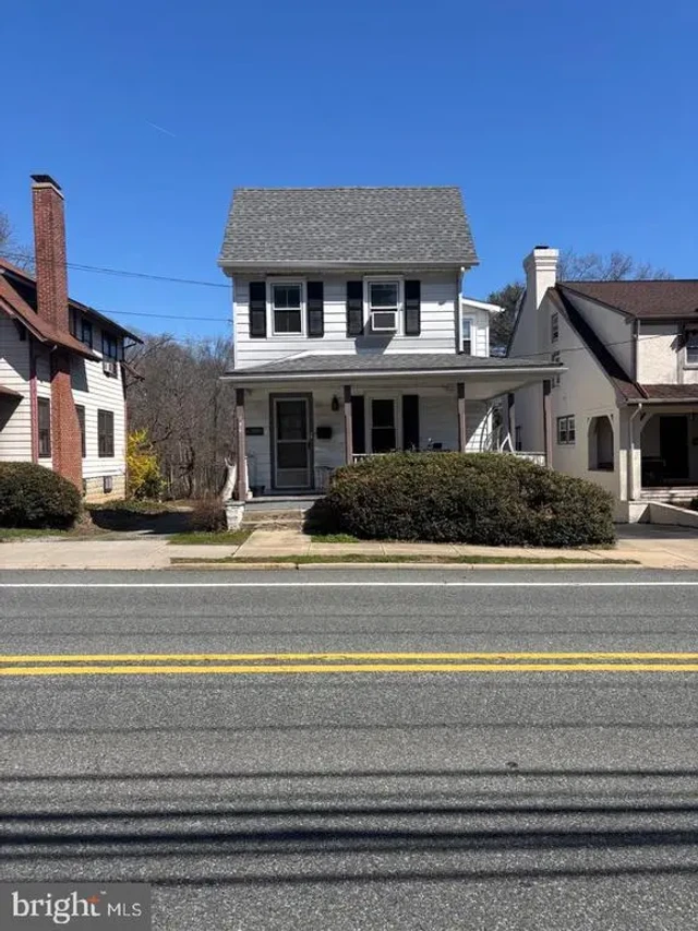 240 W Main St, Newark
