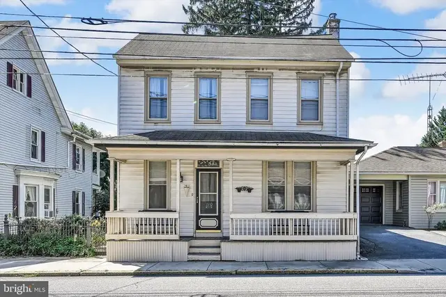 110 N Main St, Manheim