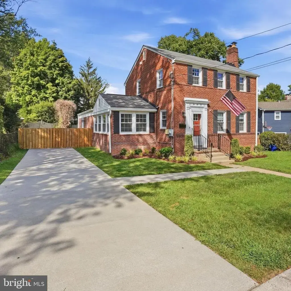 906 N Liberty St, ARLINGTON