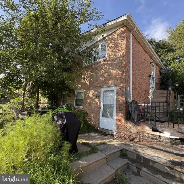 523 Foster St, Philadelphia