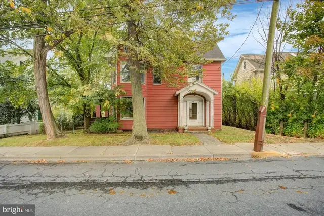 310 W King St, Shippensburg