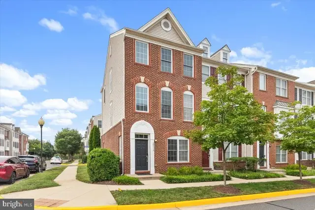 25119 Mcbryde Ter, Chantilly