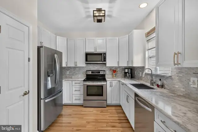 3821 Dominion Mill Dr, Alexandria