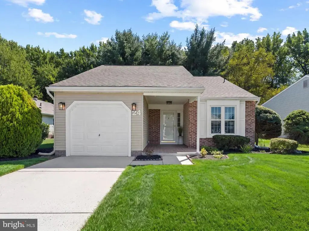 24 Falmouth Dr, MOUNT LAUREL
