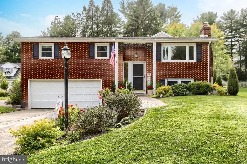 818 Meadow Lane, CAMP HILL