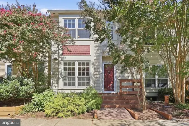 5712 Medallion Ct, Alexandria