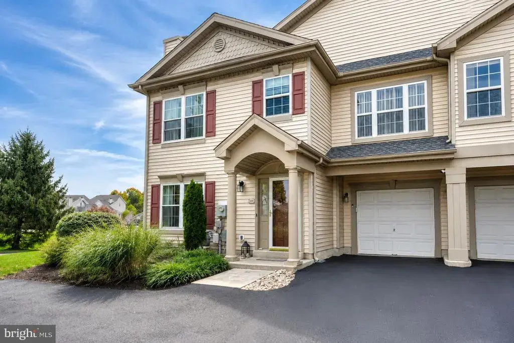 1101 Julian Dr W, WARWICK TWP