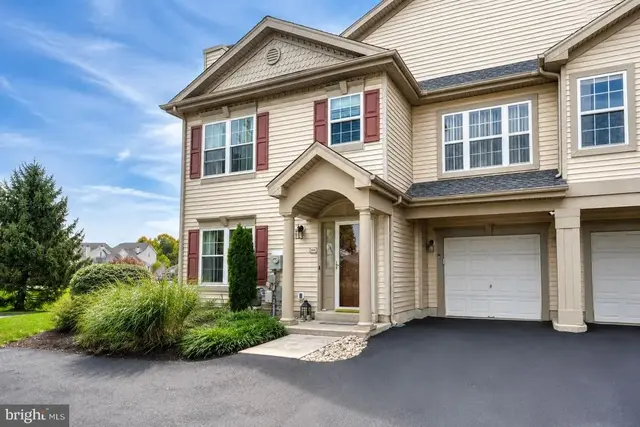 1101 Julian Dr W, Warwick Twp