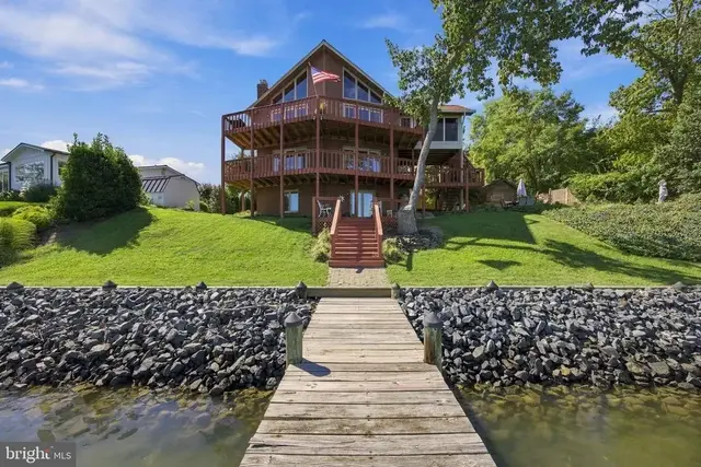 301 Deer Dr, Lusby