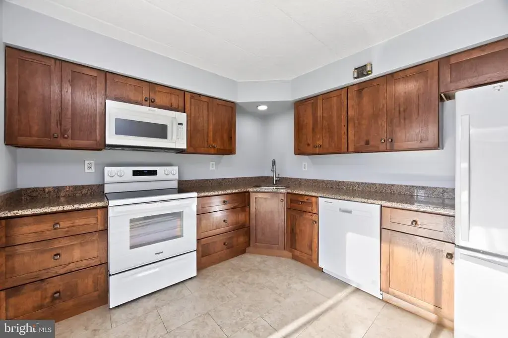 112 Harvest Ln #104, PHOENIXVILLE