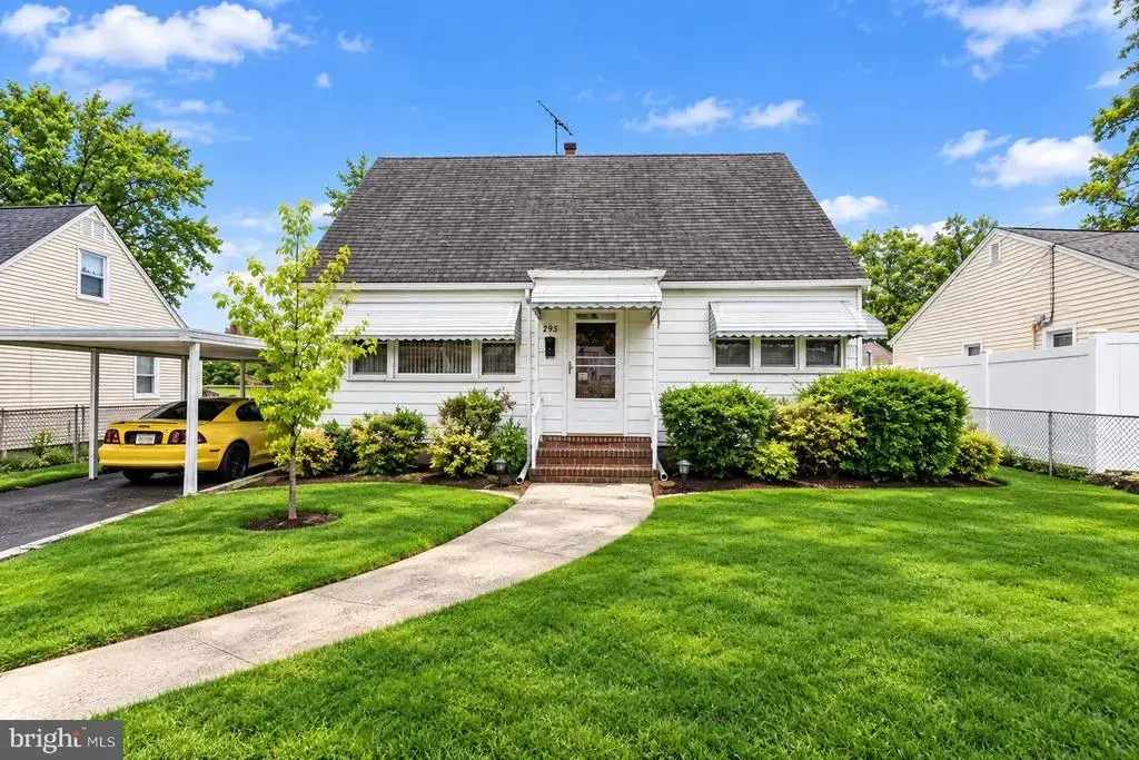 895 Apgar Ter, RAHWAY