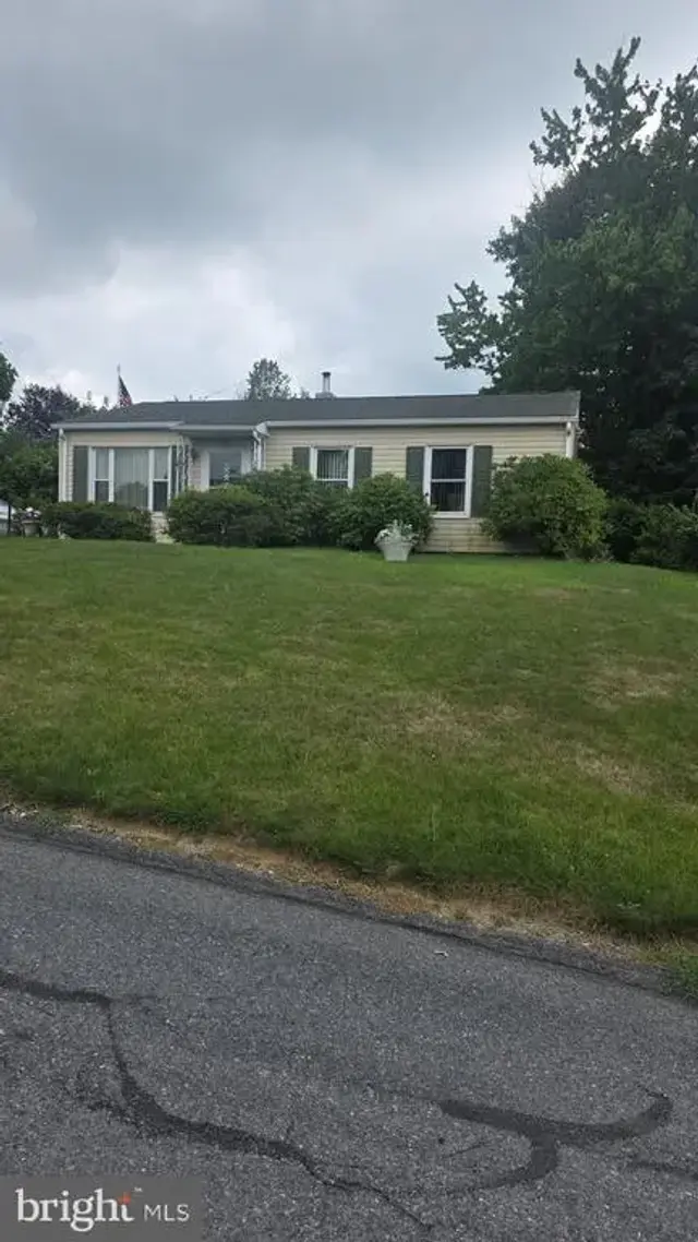 396 Westview Rd, Fayetteville