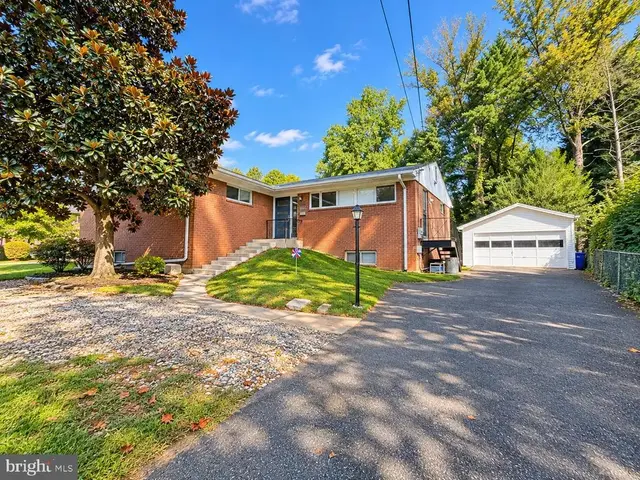 5819 Grosvenor Ln, Bethesda