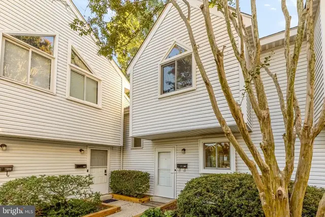 807 Locust St #5, Herndon