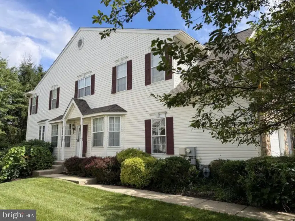 135 Fringetree Dr, WEST CHESTER