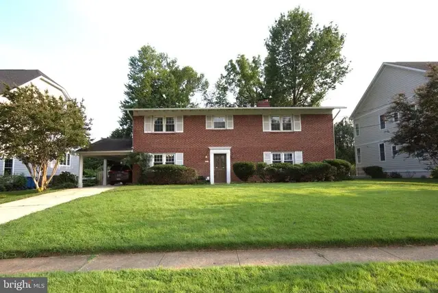 6933 Tyndale St, Mclean
