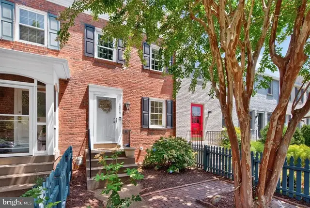 1217 Colonial Ave, Alexandria