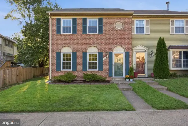 8650 Point Of Woods Dr, Manassas