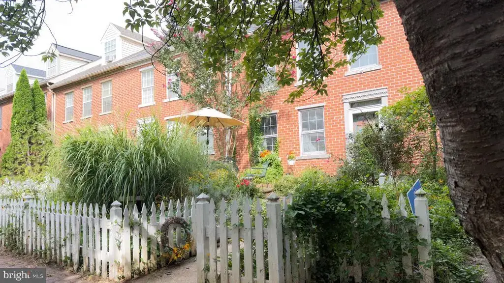 341 W Newton Ave, YORK