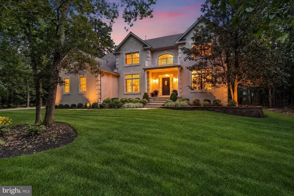 21 Abingdon Ave, MEDFORD