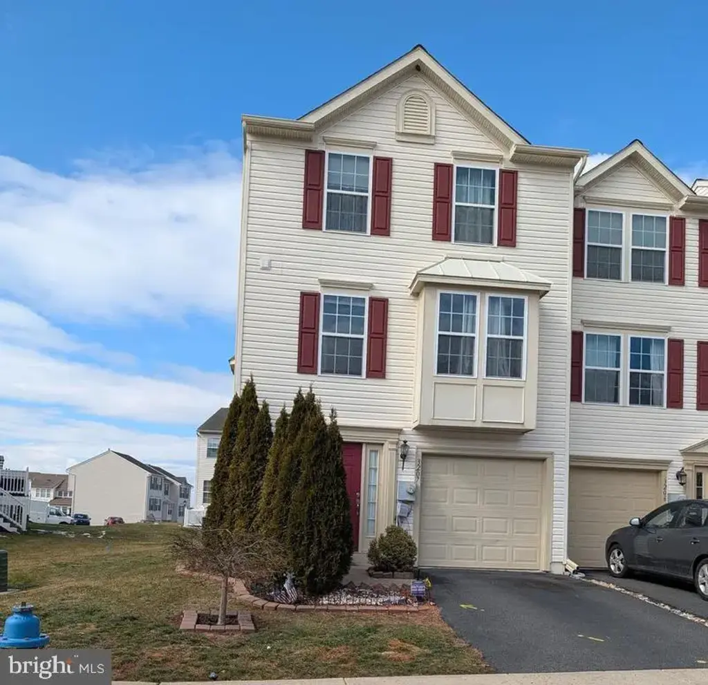 3207 Orchard View Rd, READING