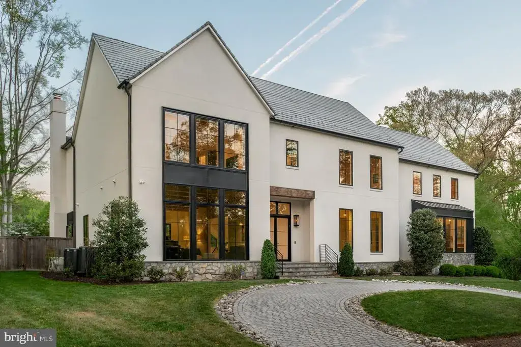 7101 Longwood Dr, BETHESDA