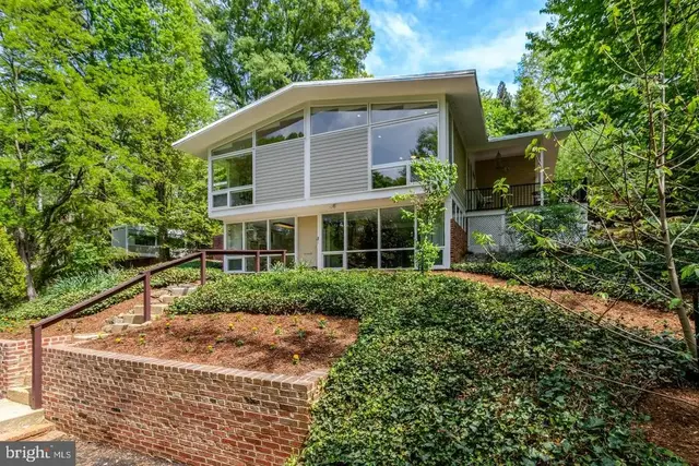 7413 Rebecca Dr, Alexandria