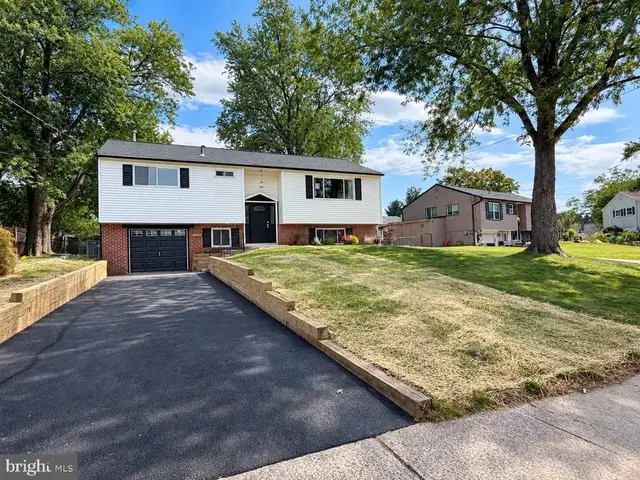 262 Lea Ln, Warminster
