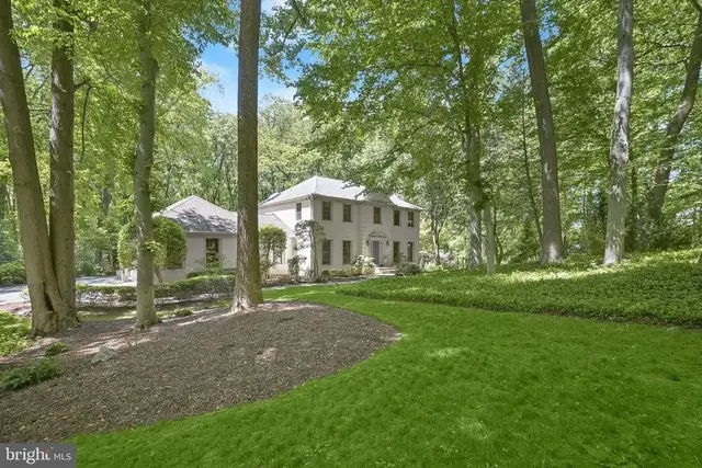 10118 New London Dr, Potomac