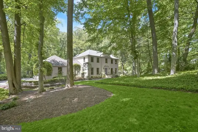10118 New London Dr, Potomac
