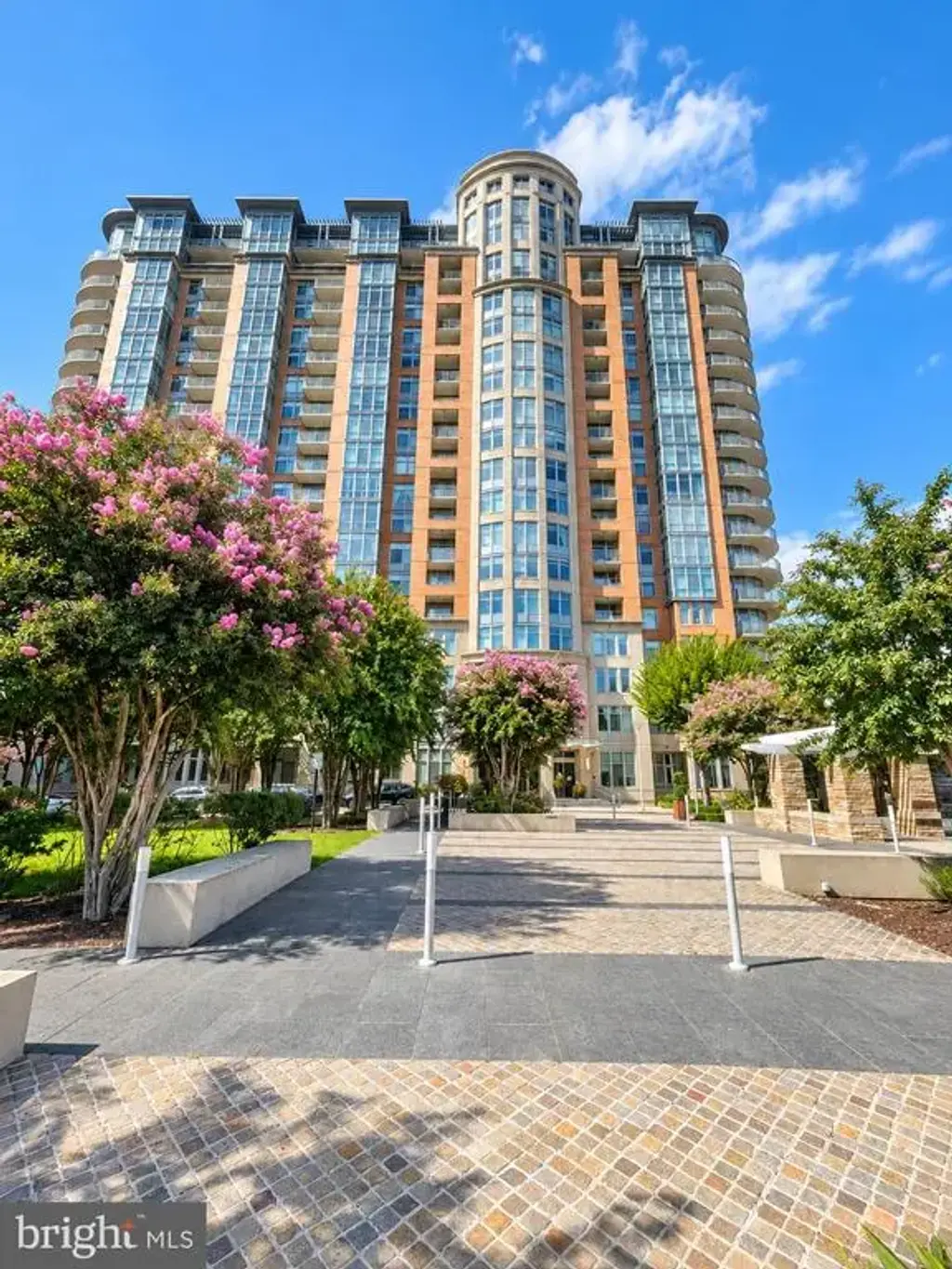 8220 Crestwood Heights Dr #1208, MCLEAN