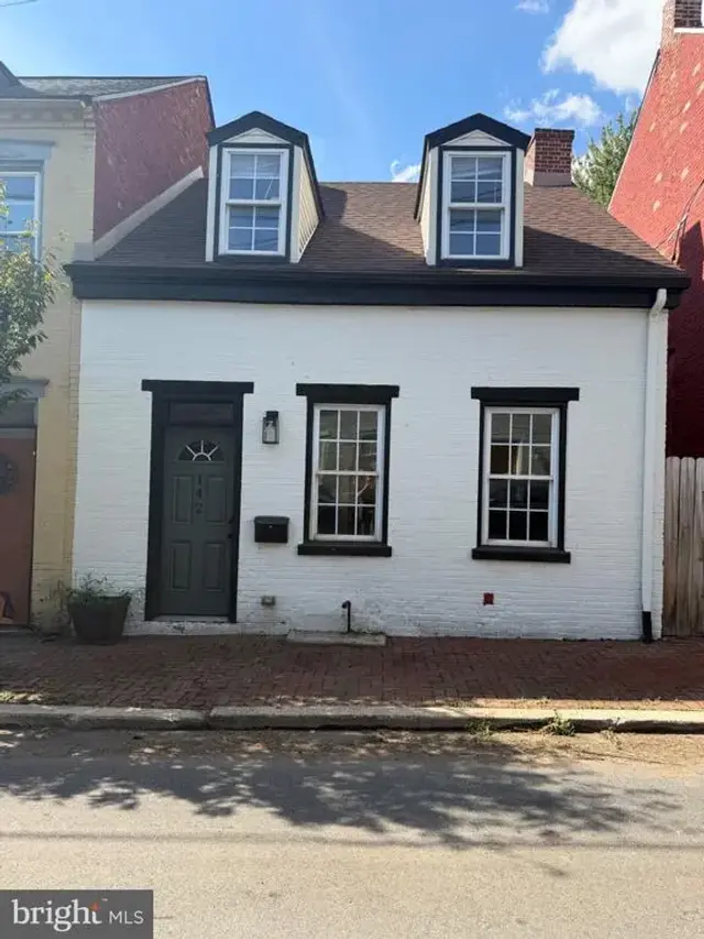 142 Howard Ave, Lancaster
