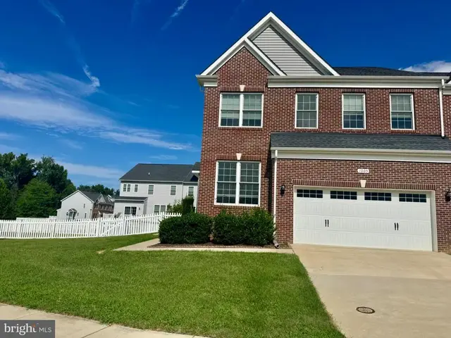 1005 Clover Cir, La Plata